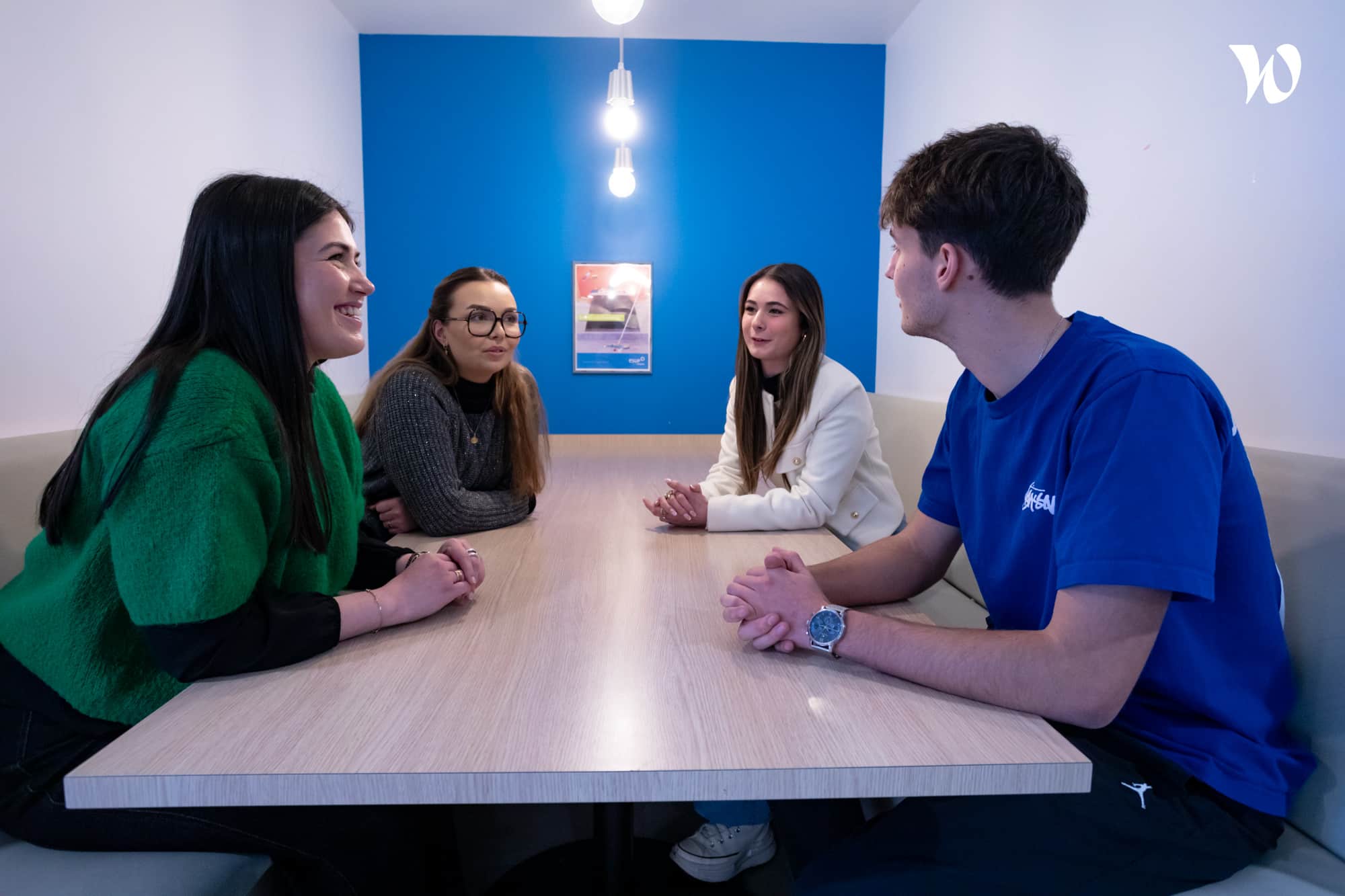 étudiants dans un des campus de l'école de commerce ESUP